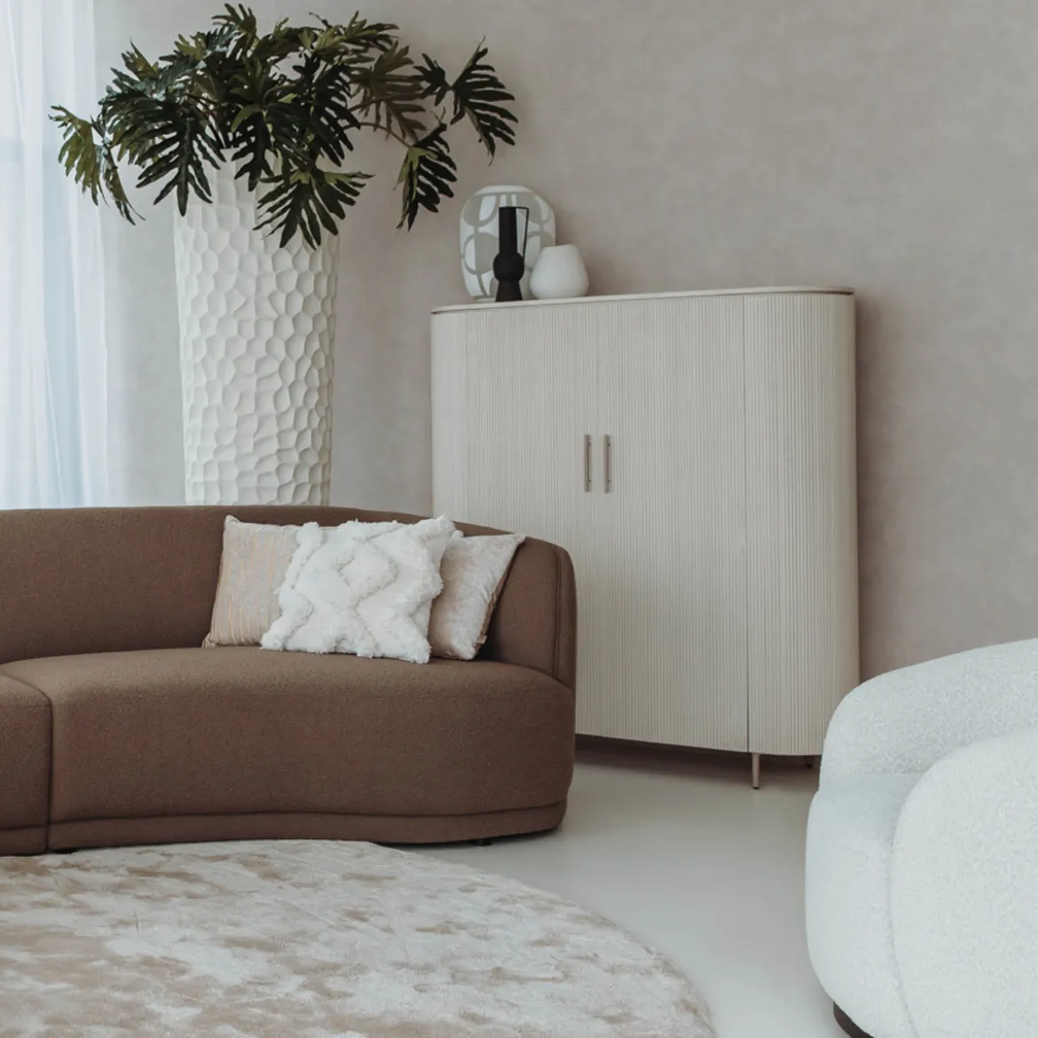 Beige wandkast met ribbels - Tower Living Corbetta