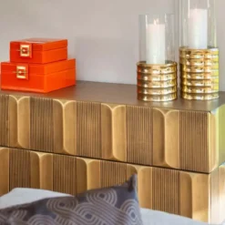Gouden dressoir op hoge poten - Richmond Interiors Jaxx