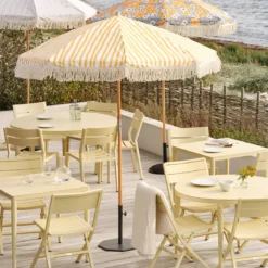 Grote parasol Ibiza stijl 256 cm geel - Brafab Gatsby Yellow Stripe
