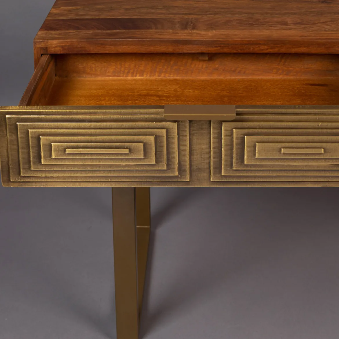 Mangohouten sidetable met goud - Dutchbone Volan