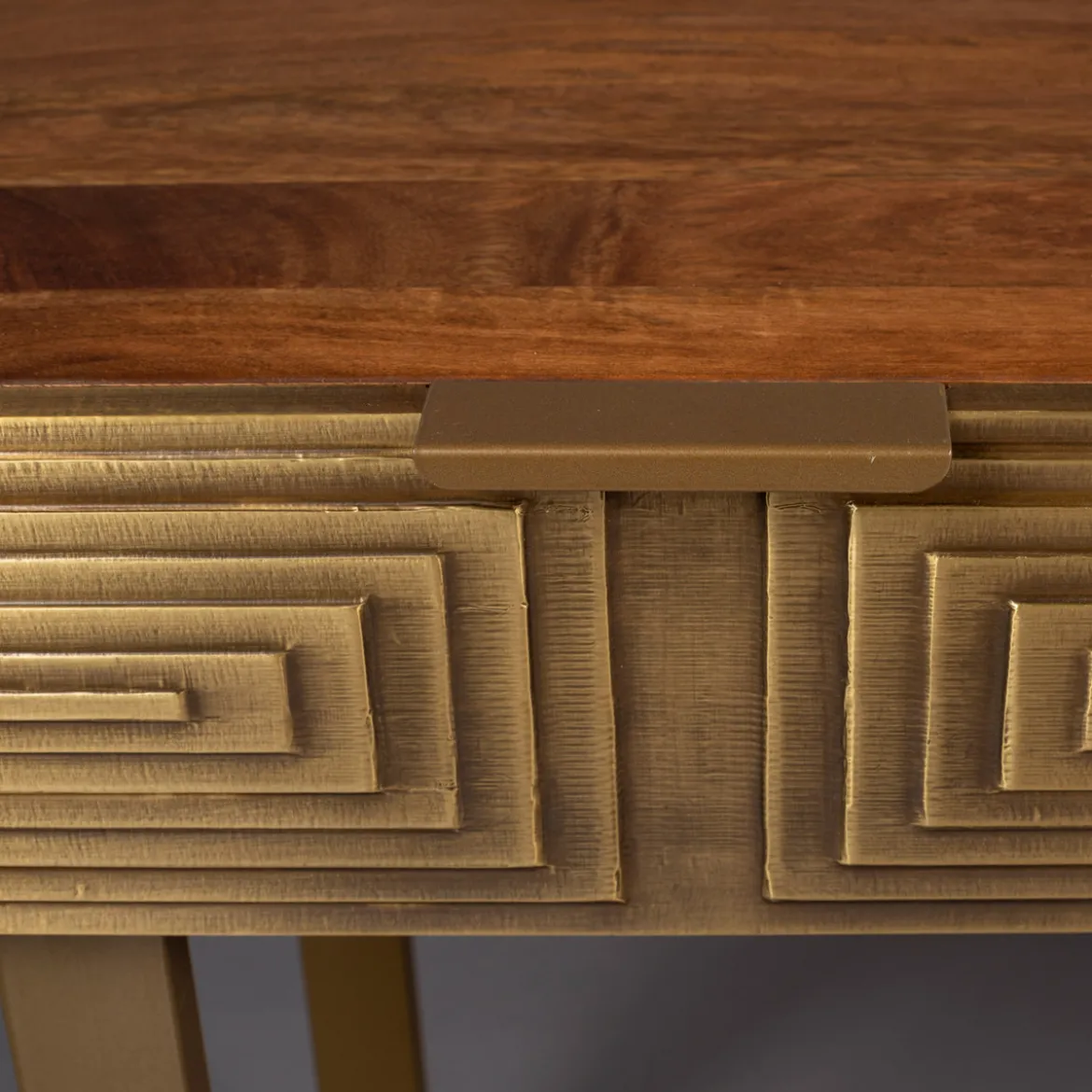Mangohouten sidetable met goud - Dutchbone Volan