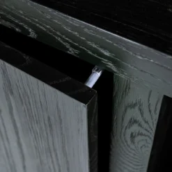 Moderne kast van zwart eiken - Eleonora Helsinki
