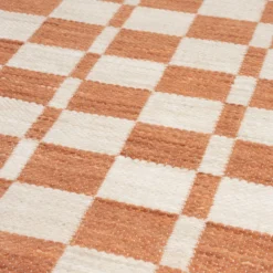 Oranje wit vloerkleed met vakjes - Zuiver Checker