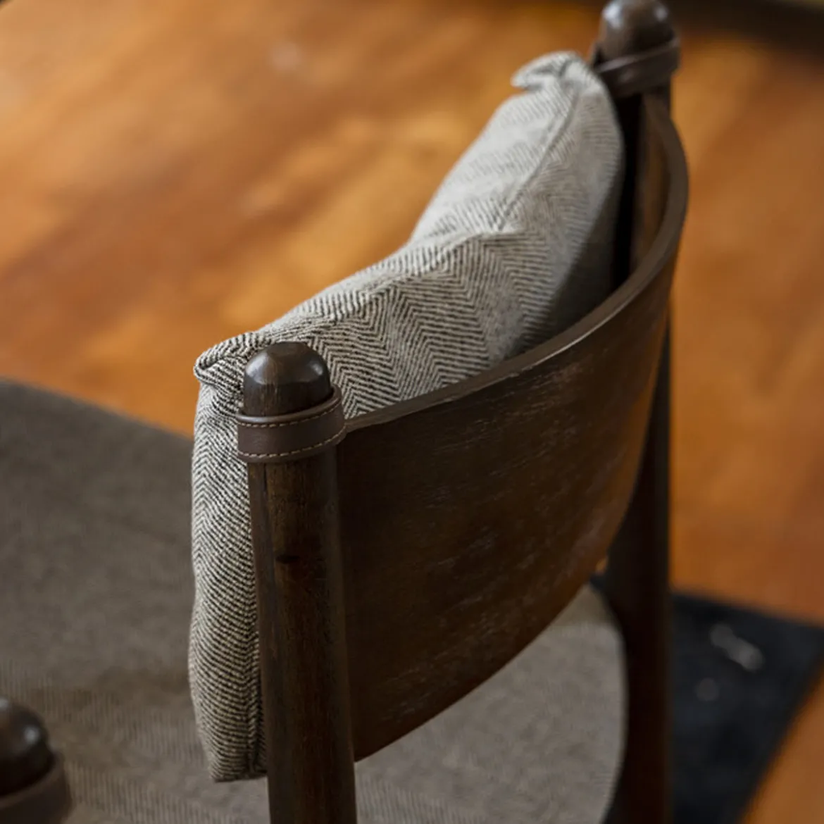 Retro eetkamerstoel hout - Dutchbone Torrance