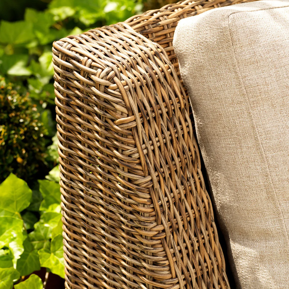 Rotan loungeset met beige olefin kussens - Brafab Sandkorn Set