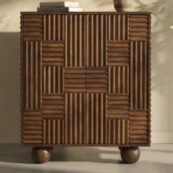 Smal dressoir kastje met houtsnijwerk - Bodio Yemi