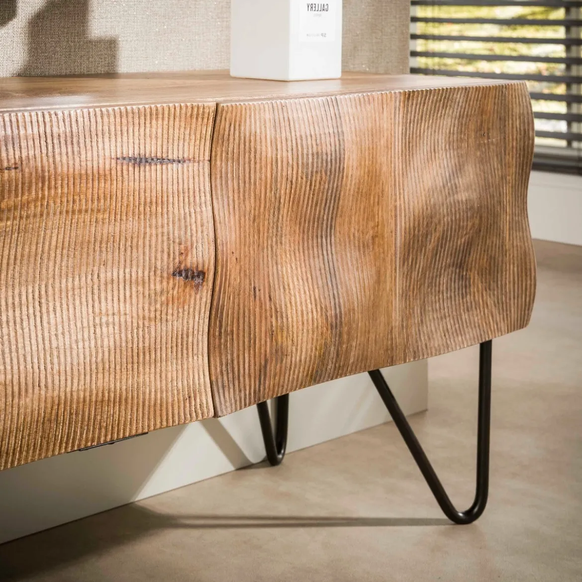 TV-meubel mangohout met golvend front - Giani Ocean