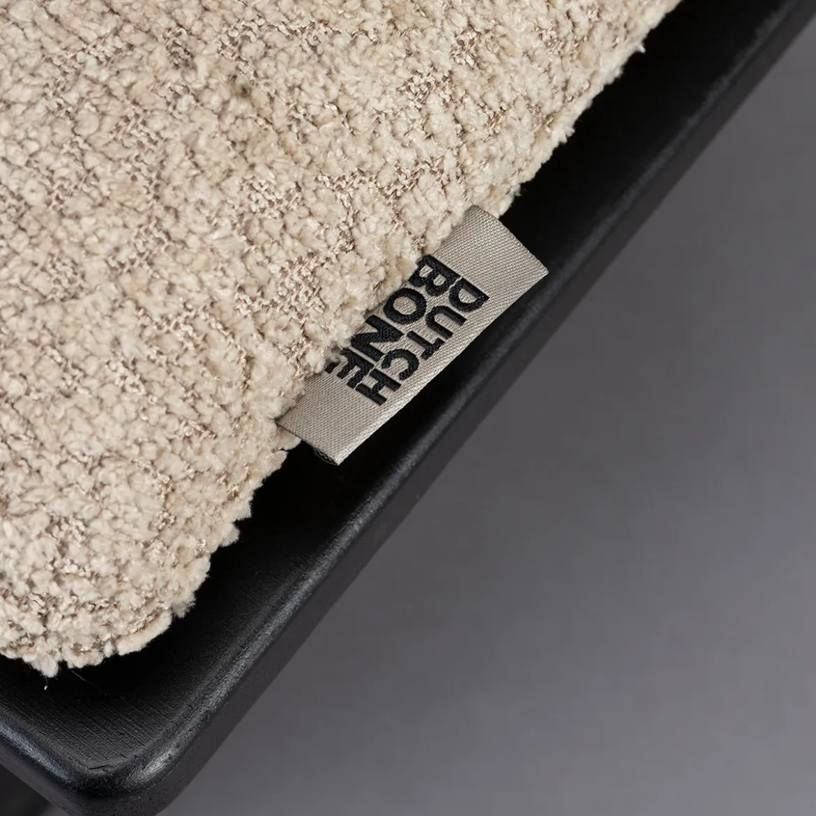 Zwart bankje met beige kussen - Dutchbone Shiho