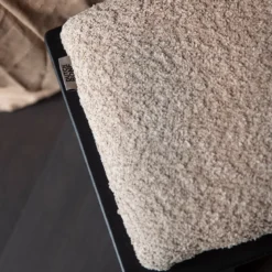 Zwart bankje met beige kussen - Dutchbone Shiho