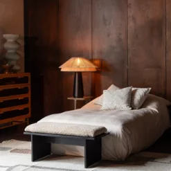 Zwart bankje met beige kussen - Dutchbone Shiho