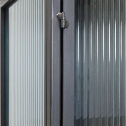 Zwarte wandkast met geribbeld glas - Kare Design Gomera