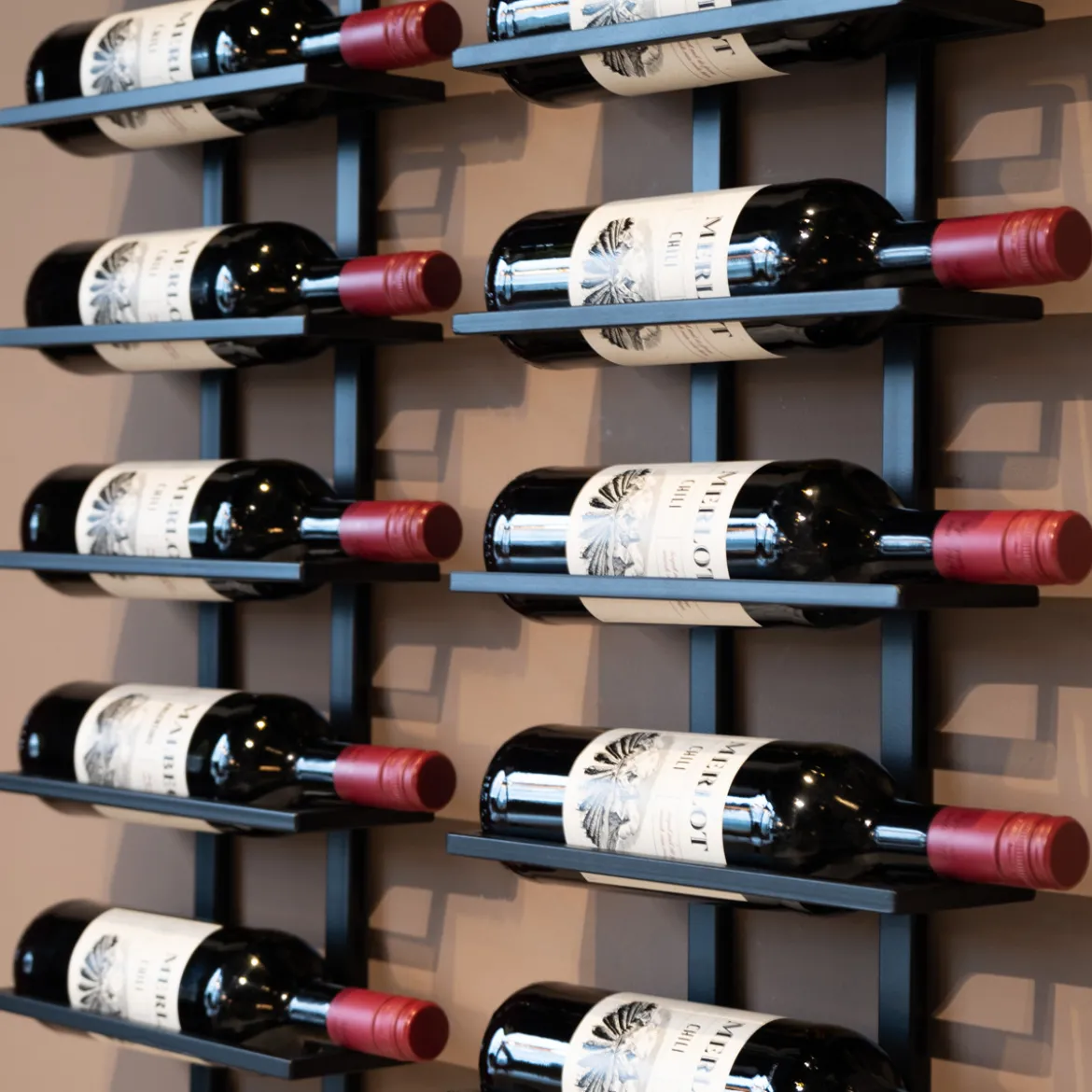 Zwart wijnrek muur - Bodio Reserva 8